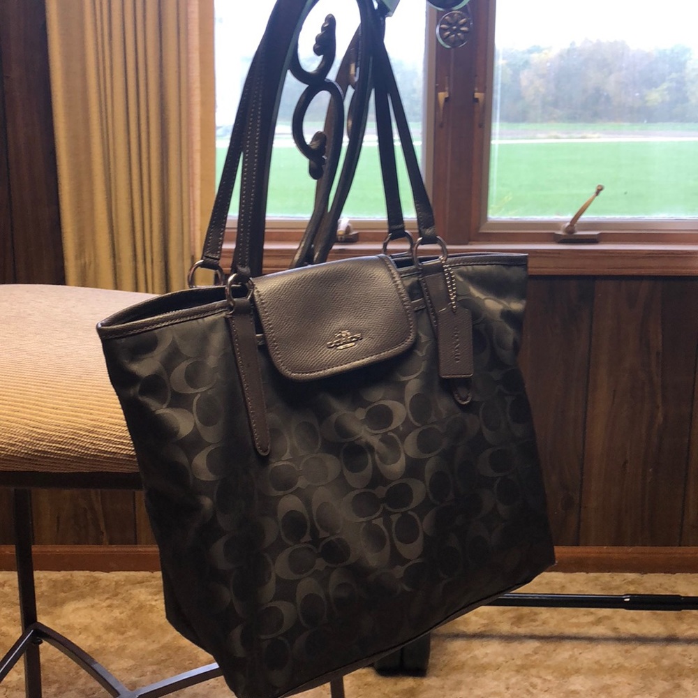 Authentic Coach shoulder tote, canvas EUC
